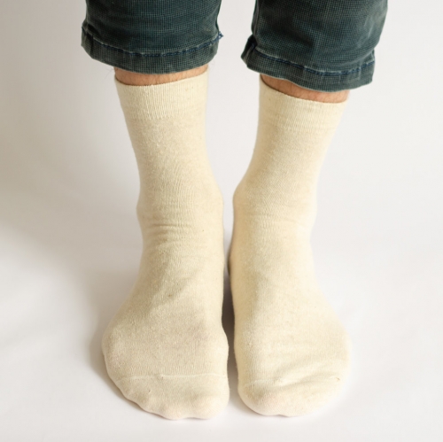 Светлые мужские носки из конопли